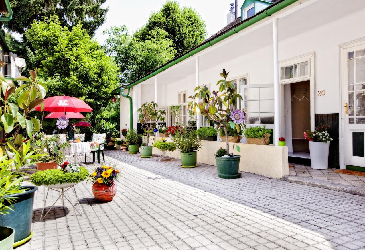 Bed and Breakfast Pension Margit Baden Exterior foto